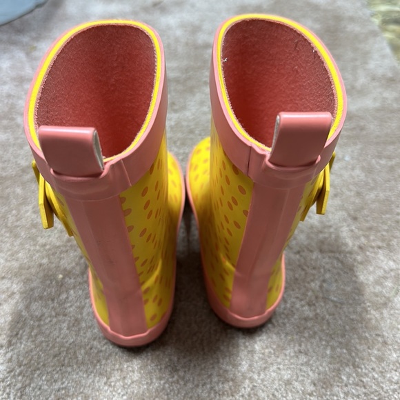 Target polka dot yellow/pink toddler rain boots size medium (7/8) - Picture 4 of 6